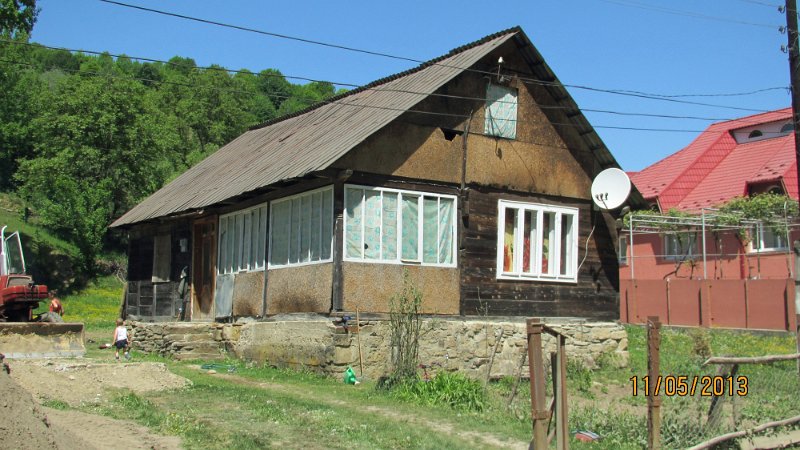 670 Bhutz last wooden house.JPG -                                